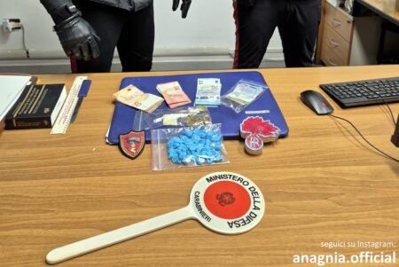 Anagni, controlli antidroga: arrestato 19enne con 44 dosi di cocaina e 690 euro in contanti