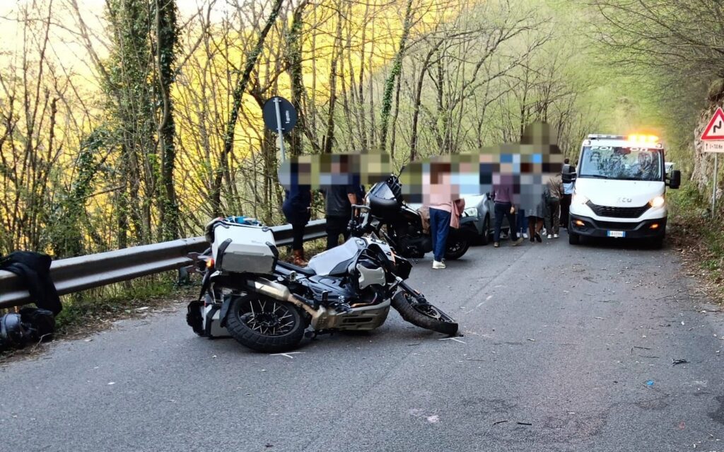 Trevi nel Lazio, grave incidente sulla SP 28: motociclista elitrasportato a Roma, ferita anche una giovane