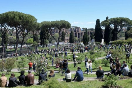 Roma, riapre il Roseto Comunale dell’Aventino: coccinelle liberate contro i parassiti delle rose