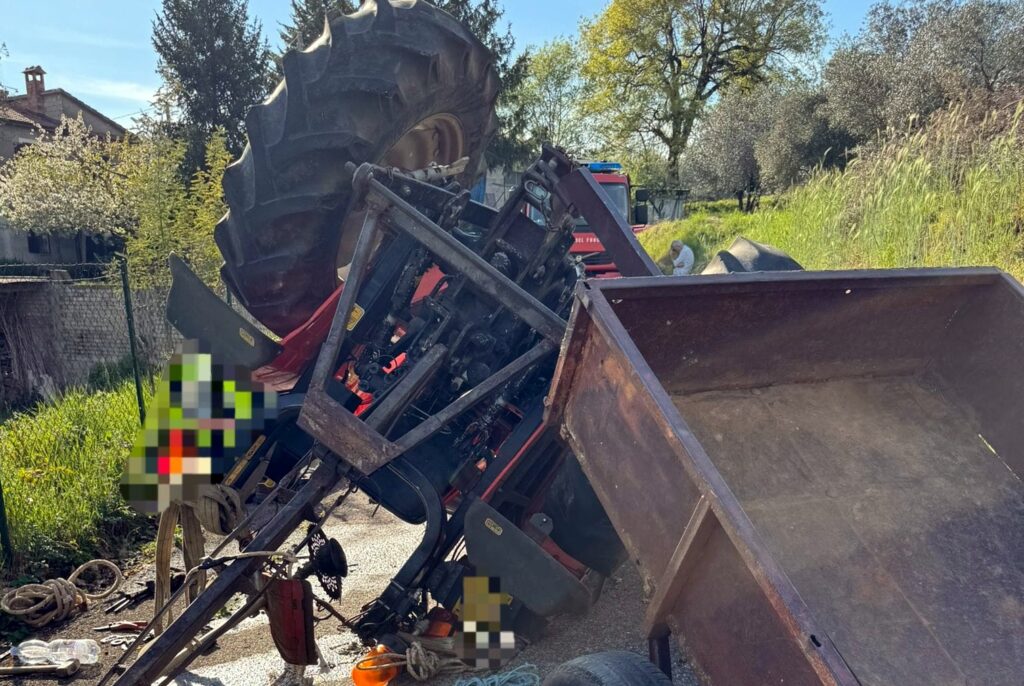 Tragedia a Fumone, trattore si ribalta: muore un 87enne di Alatri