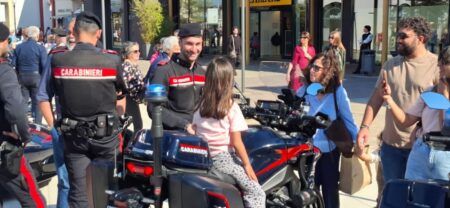 Valmontone, i Carabinieri conquistano l’Outlet: sicurezza e spettacolo insieme, con oltre 30mila visitatori