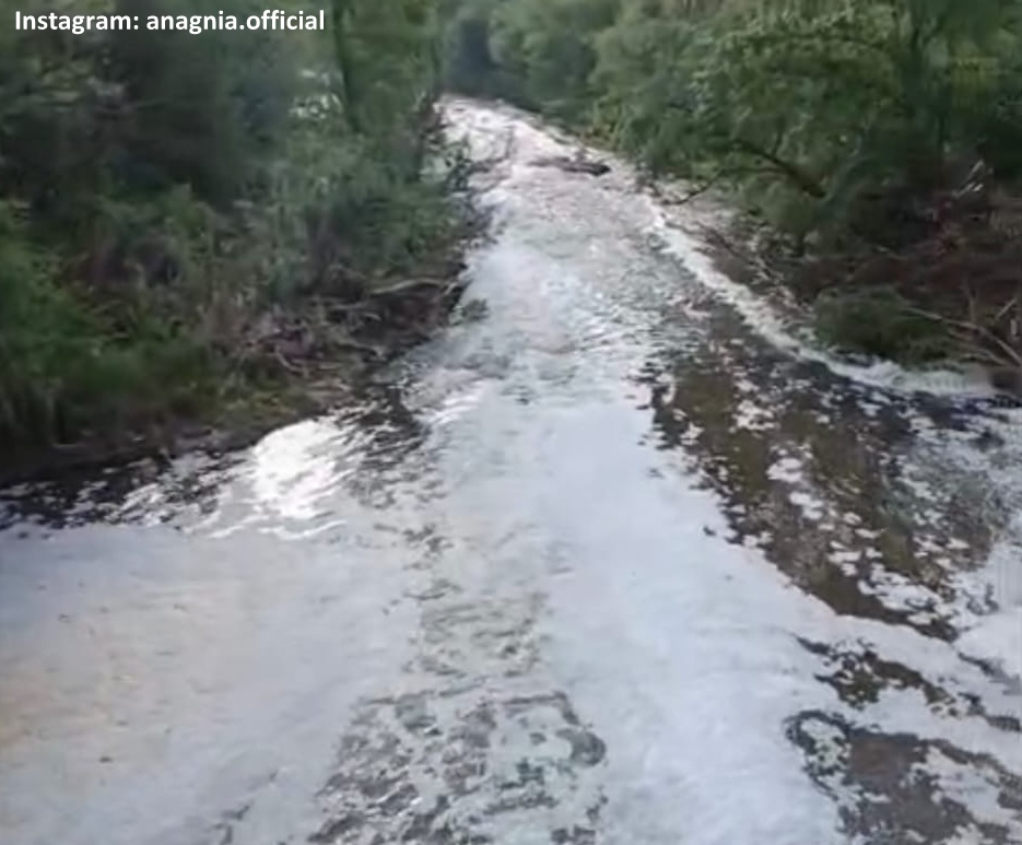 Fiume Sacco, nuovo episodio di schiuma a Ponte della Mola: il Comune di Castro dei Volsci diffida gli enti e chiede controlli continui