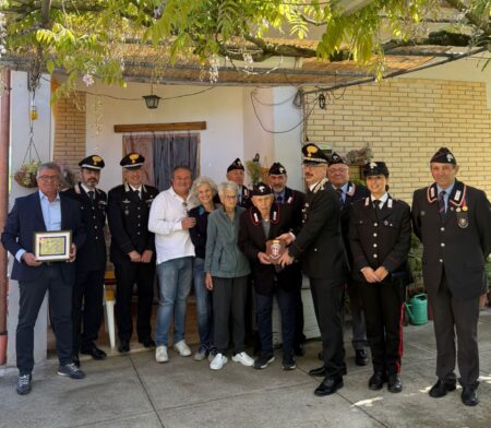 Ceccano, cento anni di vita e trentadue in divisa: l’Arma dei Carabinieri festeggia l’Appuntato Cesare Casalese