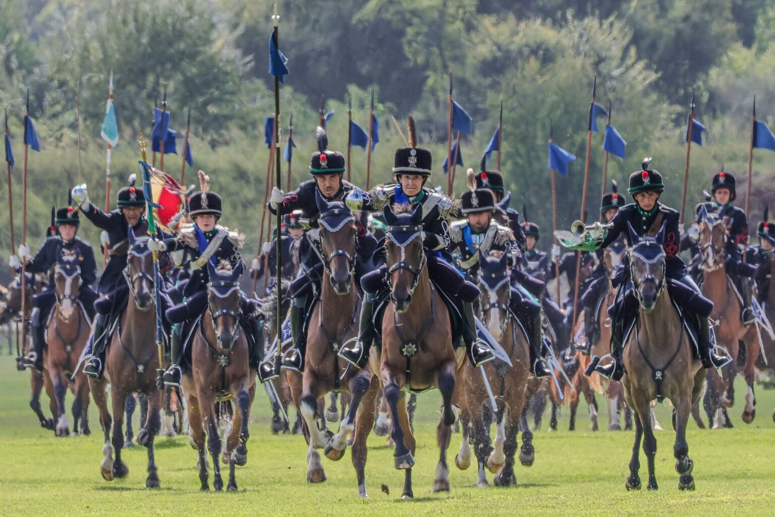 Lancieri di Montebello al Quirinale: la guardia solenne a cavallo per i 165 anni dell’Esercito Italiano