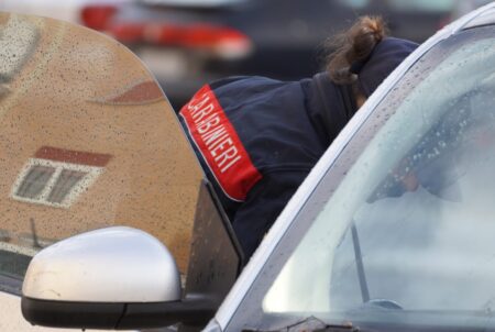 Bimba infilzata dalla ringhiera a Morolo: i vigili del fuoco la liberano, poi il trasferimento verso Roma