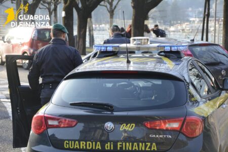 Ostia, smantellato il narcomarket delle “Case Rosse”: 26 arresti e oltre un milione di euro di proventi illeciti