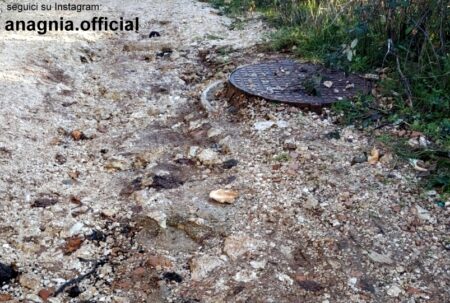 Fiuggi, cade su un tombino rialzato mentre lavora in giardino: donna amputata parte del pollice