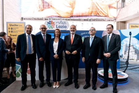 Turismo, la Regione Lazio inaugura a Roma Termini il nuovo infopoint multimediale e lancia il brand Visit Lazio