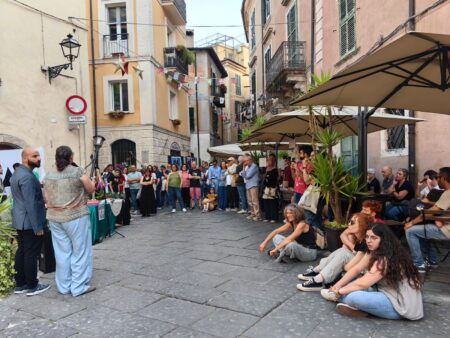 Una piazza di volti, voci e solidarietà: a Isola del Liri la pastasciutta antifascista sposa la causa di Gaza