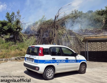 Anagni, incendio in via di Tofe Pistone: fiamme vicino alle case popolari, autore multato