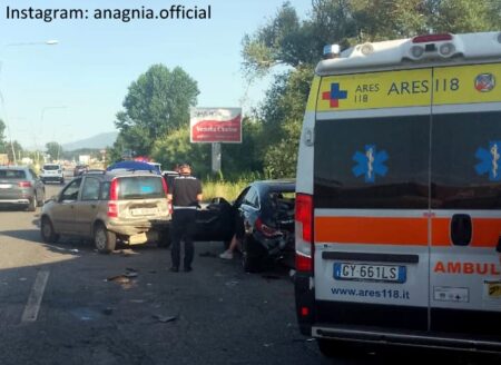 Frosinone, scontro tra cinque veicoli alle “Sorgenti”: tre feriti e traffico in tilt