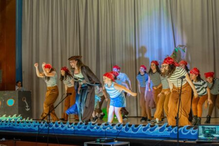 Peter Pan vola sul Convitto “Principe di Piemonte”: il musical di fine anno incanta Anagni