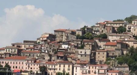 Arce si accende con la grande musica: svelato il cartellone dell’estate 2026 tra vicoli storici e grandi big