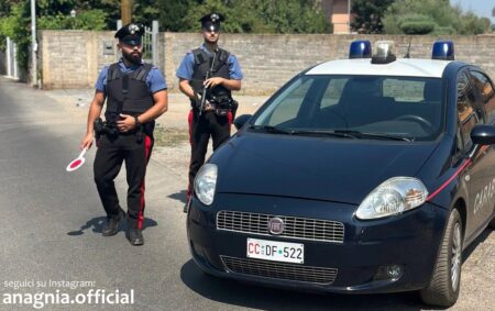 Tor Bella Monaca, maxi operazione dei Carabinieri: sette persone in arresto, pusher con 14mila euro in tasca e moto rubate smontate in un furgone