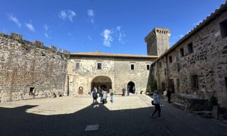 L’arte contemporanea accende la storia etrusca: a luglio l’incanto del Festival Vulci 2026