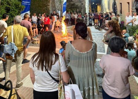 Fóchi de San Giuanni a Paliano: fuoco, musica e radici antiche aprono l’Estate Palianese 2026
