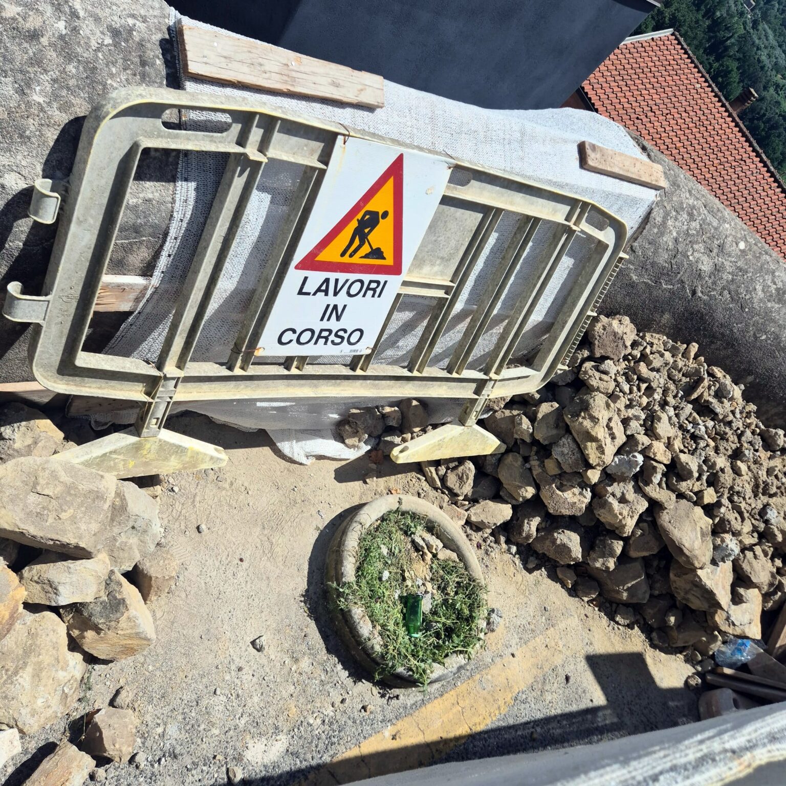 Paliano, danneggiata una porzione delle mura medievali durante lavori privati: scoppia la polemica politica