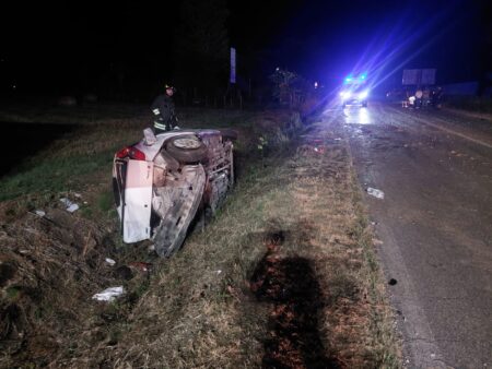 Cassino, tampona un’auto e fugge: donna incastrata nella vettura ribaltata sulla Casilina Sud
