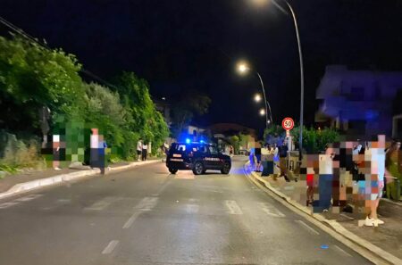 Incidente nella notte a Broccostella: ciclomotore si schianta contro un’auto in sosta, ferito grave centauro elitrasportato al Policlinico “Agostino Gemelli”