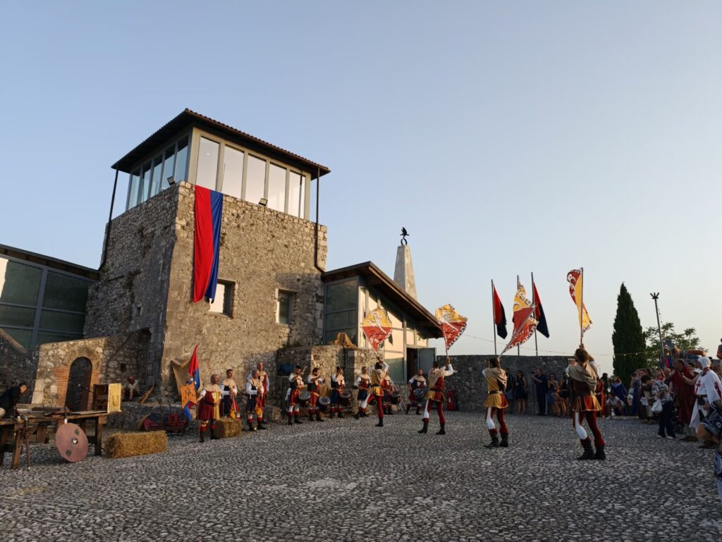Castrum Pedemontis 2026, il Castello di Piedimonte San Germano torna capitale del Medioevo: successo per l’undicesima edizione