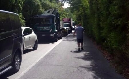Paura a Paliano: due vasti incendi nella zona de La Selva, strada chiusa al traffico e case minacciate dalle fiamme