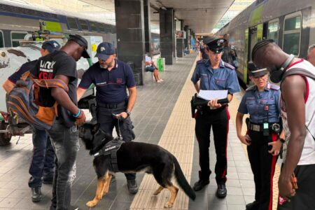 Roma Termini, notte di controlli straordinari: otto arresti tra furti, spaccio e un’evasione dai domiciliari