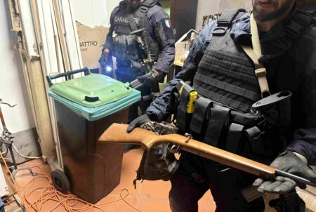 Maxi operazione dei Carabinieri sul litorale di Anzio: tre arresti e un arsenale sequestrato