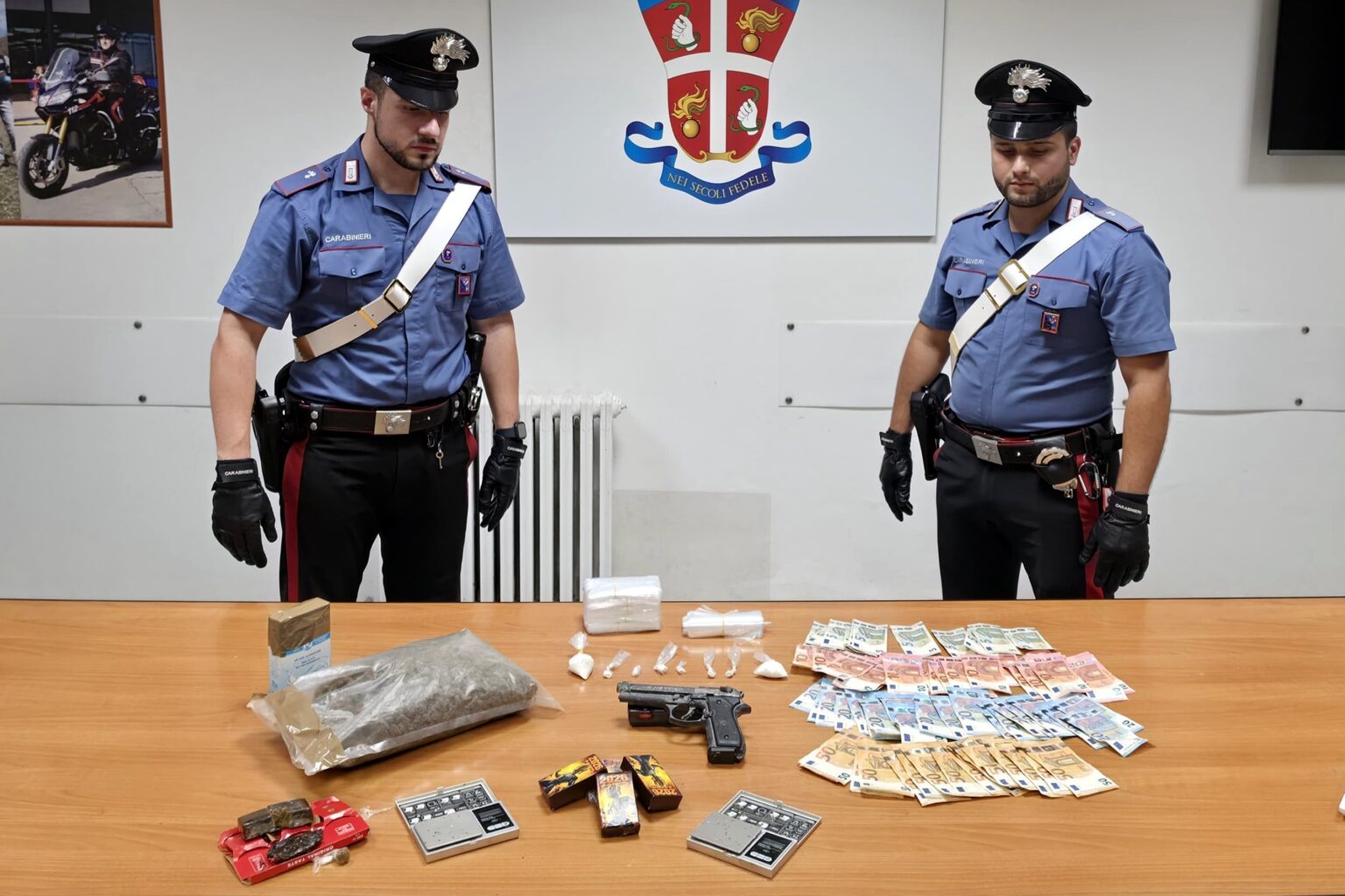 Blitz dei Carabinieri a Monterotondo con il supporto dei Paracadutisti Tuscania: tre arresti e giro di vite sulla sicurezza nell’hinterland romano