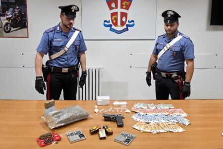 Blitz dei Carabinieri a Monterotondo con il supporto dei Paracadutisti Tuscania: tre arresti e giro di vite sulla sicurezza nell’hinterland romano