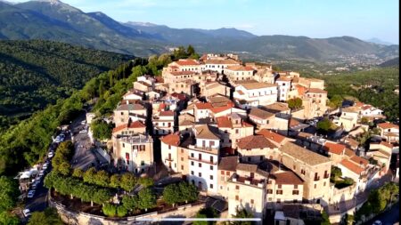 Trivigliano, il borgo che sfida il caldo estremo: «qui il futuro si vive anche in smart working»