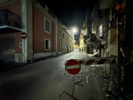 Anagni, auto contromano giorno e notte in via Giminiani: residenti chiedono interventi urgenti