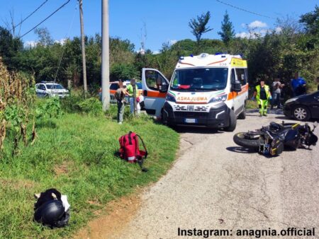 Anagni, scontro tra auto e moto: due feriti, uno trasportato in eliambulanza a Roma