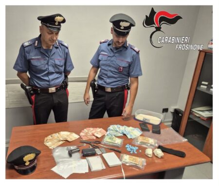 Anagni, arrestato 21enne con oltre 220 grammi di cocaina e 20mila euro in contanti