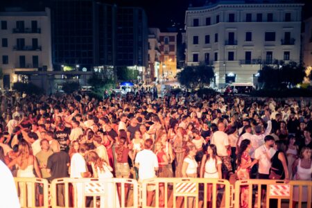 Formia, la notte bianca infiamma Via Vitruvio: migliaia in festa per “Vivi Vitruvio”