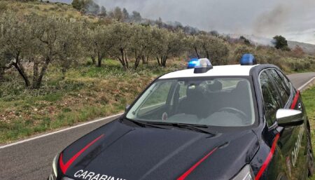 Ceccano, incendio da un cumulo di rifiuti: denunciato il proprietario del terreno
