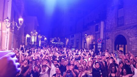 Piglio si accende di rosso: la “Notte Rossa” trionfa tra vino, musica e tradizione