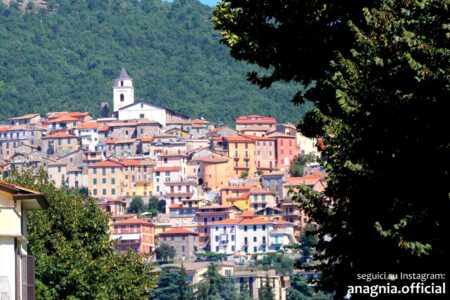 Fiuggi, si intrufola in casa dell’ex compagna e si prepara da mangiare: denunciato