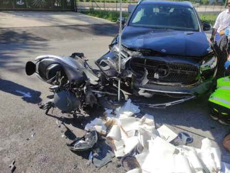 Scontro tra auto e scooter sulla SR82: motociclista trasportato in eliambulanza a Roma