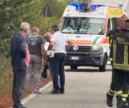 Paliano, auto prende fuoco e si ribalta sulla via Palianense: ferita la persona alla guida