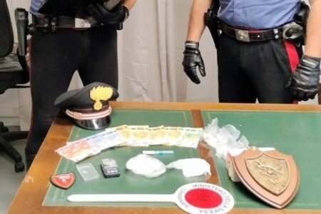 Ferentino, in casa con il braccialetto elettronico ma gestiva un giro di droga: arrestato 34enne