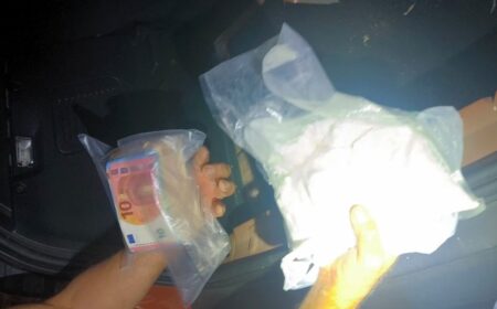 Cassino, doppio fondo nascosto in auto: un chilo di droga e 32mila euro in contanti