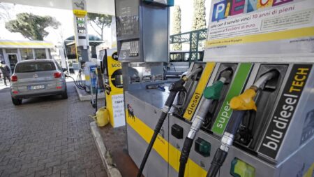 Carburanti, Eni fissa un tetto ai prezzi alla pompa