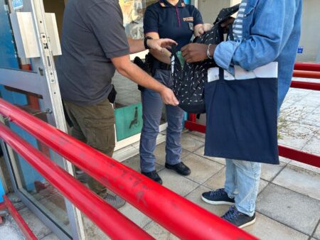 Roma. Metal detector all’ingresso di una scuola del quartiere Casilino