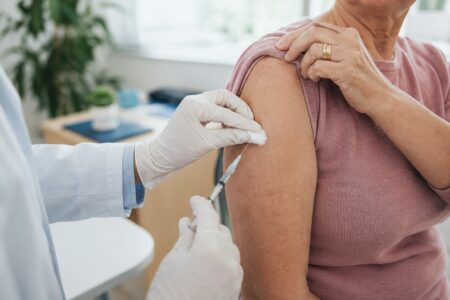 Lazio, al via la campagna contro l’influenza: 1,38 milioni di dosi