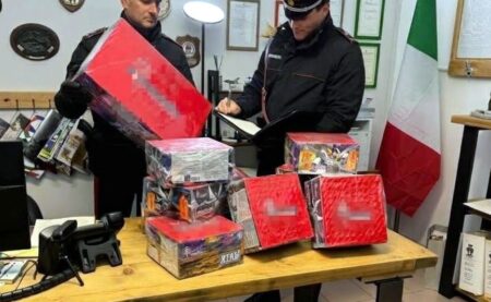 Ceprano, 62 kg di materiale pirotecnico abbandonati in azienda
