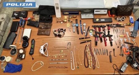 Furti hi-tech sull’A1, la banda del “falso click” fermata alla barriera di Roma Sud: tre arresti