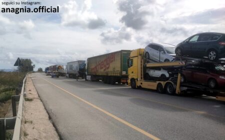 Autotrasportatori in rivolta per il caro gasolio: proteste al Sud e ultimatum al governo, l’Italia rischia il blocco