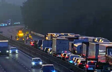 Grave incidente sull’A1 tra Roma sud e Colleferro: almeno due feriti gravi e cinque chilometri di coda