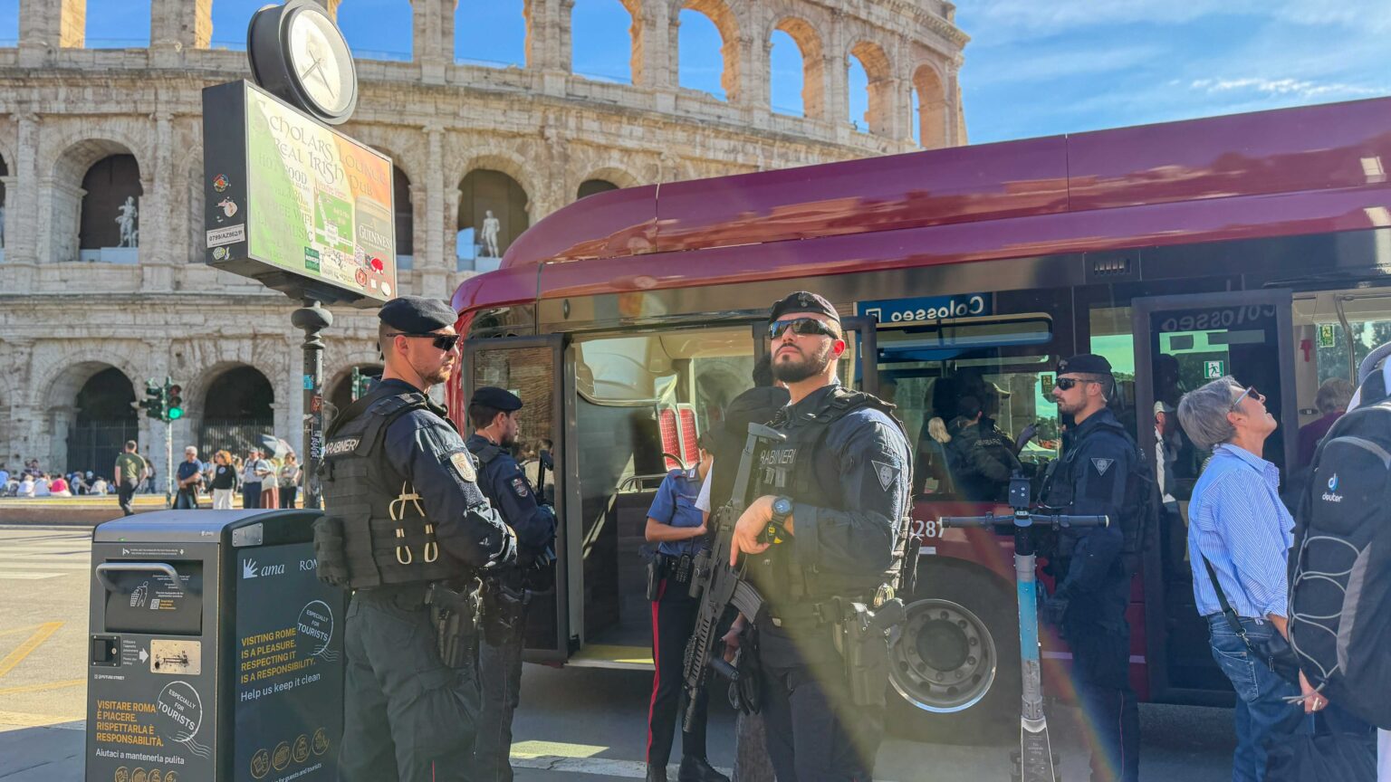 Roma, controlli dei Carabinieri nel centro storico: 10 arresti e due denunce nei pressi del Colosseo