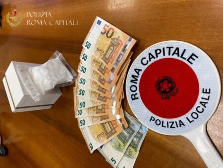 Sicurezza, un’altra giornata di lavoro per le Forze dell’Ordine: dai blitz sul litorale alle stazioni, fino al Carabiniere che interviene fuori servizio